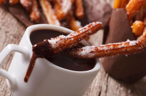 Yiyenleri Lezzetiyle Çıldırtan Çılgın İspanyol “Churros” Tatlısı Tarifi!