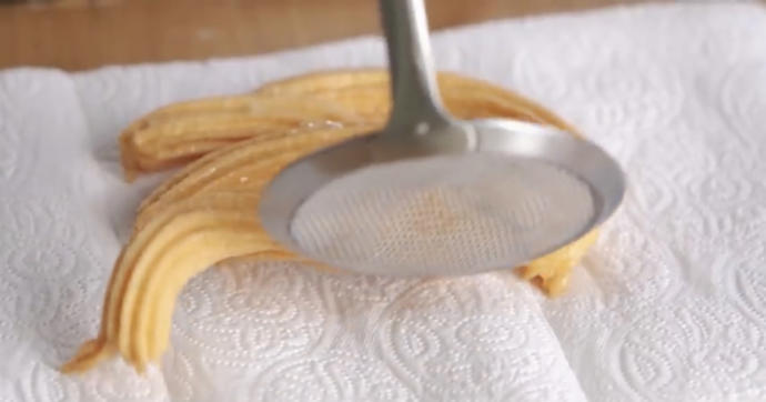 Yiyenleri Lezzetiyle Çıldırtan Çılgın İspanyol “Churros” Tatlısı Tarifi!