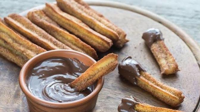Yiyenleri Lezzetiyle Çıldırtan Çılgın İspanyol “Churros” Tatlısı Tarifi!