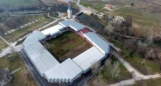 Kırkpınar Ermeydanı, Adalet Kasrı ve Balkan şehitliği yanyana.