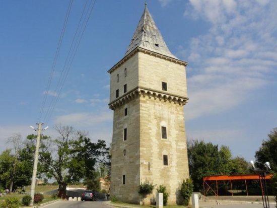 Adalet Kası, önünde Sengi hizmet ve Sengi ibret