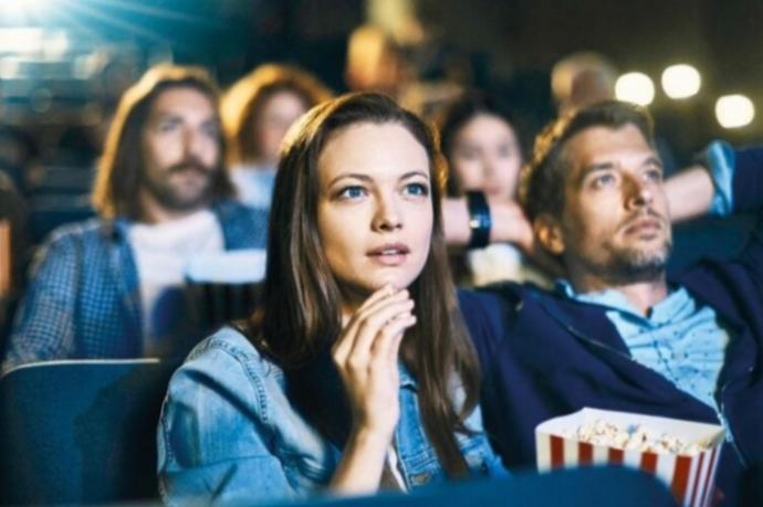 Film İzleme Keyfinizi Berbat Eden İnsan Tipleri