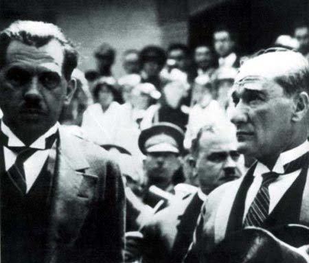 Kazım Özalp Atatürk’le beraber
