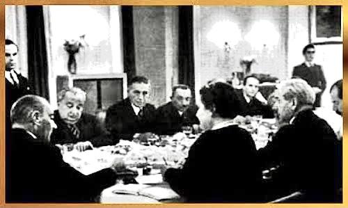 Atatürk Çankaya sofrasında Türk Dil Kurumu Yöneticileriyle
