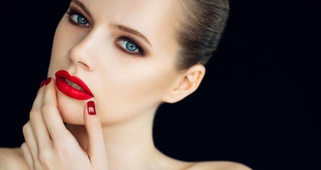 Kırmızı Rujun İhtişamını Bir de Böyle Yaşayın 💋