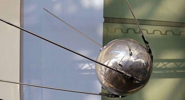 Rusların uzaya gönderdiği Sputnik uydusunun bir maketi