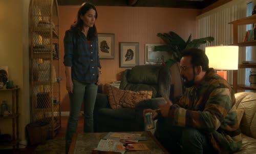Geçmişi Sırlarla Dolu Bir Moteli Satın Alan Evli Çiftin Yaşadığı Tuhaf Olaylar: Looking Glass