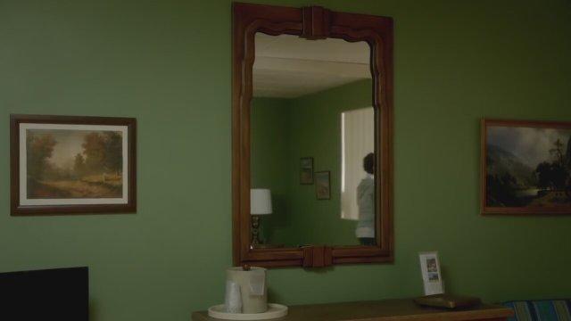 Geçmişi Sırlarla Dolu Bir Moteli Satın Alan Evli Çiftin Yaşadığı Tuhaf Olaylar: Looking Glass