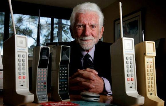 İlk Motorola kişisel cep telefonlarından birkaç örnek