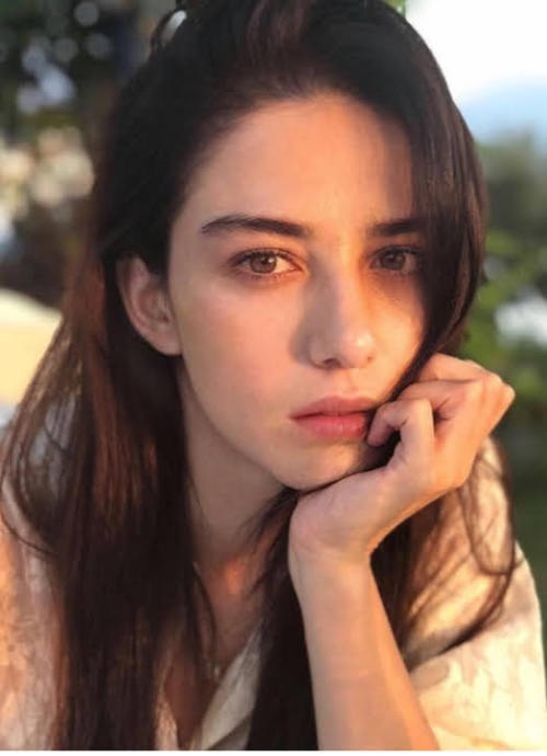 Bana Göre Güzelliği Abartılmış 14 Türk Ünlü Kadın!