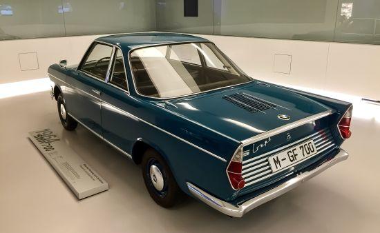 BMW müzesindeki 1964 model 700 coupe