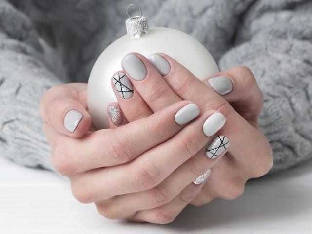 Başlangıç Düzeyinde Nail Art (Tırnak Sanatı) Öğrenmeye Ne Dersiniz? O Zaman Başlayalım!