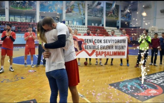 Sevgililer Gününde Romantik ve Masrafsız Evlilik Teklifi Etmenin Yolları!