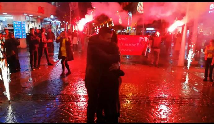 Sevgililer Gününde Romantik ve Masrafsız Evlilik Teklifi Etmenin Yolları!