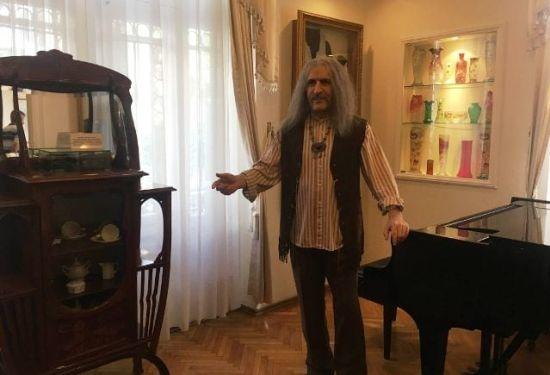 Barış Mançonun bal mumu heykeli