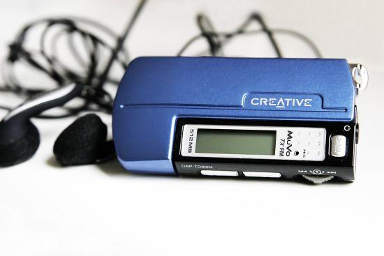 Pantolonun çakmak cbine sığabilen MP3 çalar cihazlarından biri