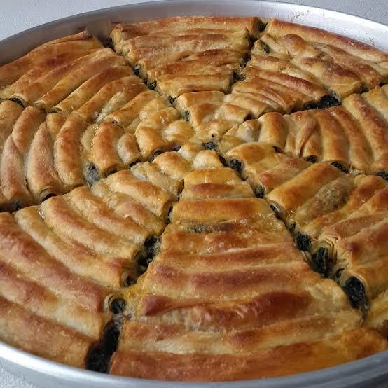 Oklavalara “Güle Güle” Dedirten Ispanaklı Börek