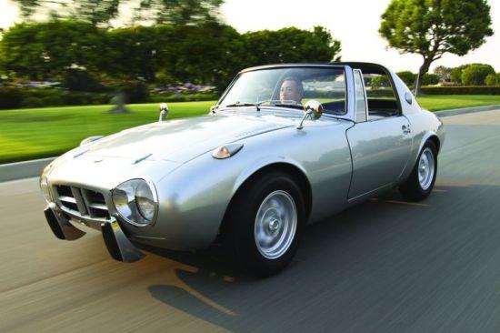 1965de Toyota 800 sport targa olarak piyasaya sürüldü