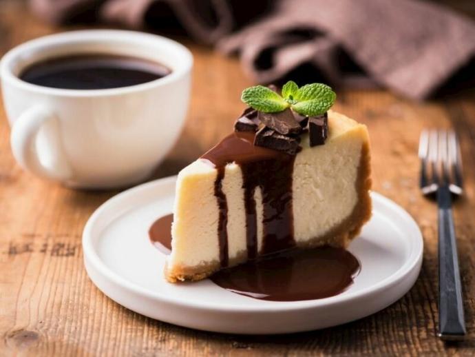 Çikolata Sevenlerin Gözdesi: Çikolata Soslu Cheesecake Tarifi