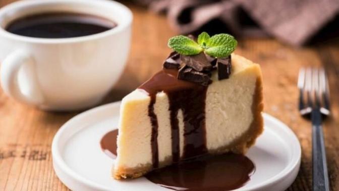 Çikolata Sevenlerin Gözdesi: Çikolata Soslu Cheesecake Tarifi