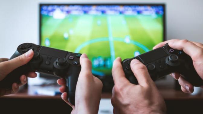 Tabii ki Kol Bozuk! Pes/FİFA Oynarken Yaşanan 5 Klişe!