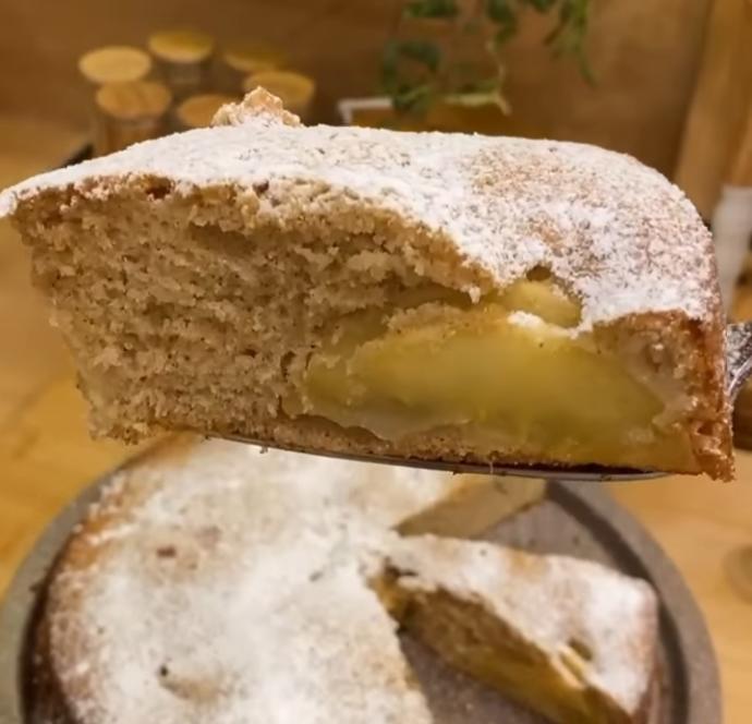 Pudra şekerli elmalı tarçınlı kek