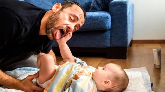 Bebek ve Baba Arasındaki Bağı Kuvvetlendirmek: Babalar Bebek Bakımında Aktif Rol Almalı