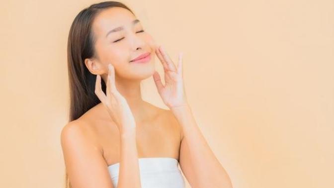 Ürün Tavsiyesi; Simple Daily Skin Detox Yağsız Likit Nemlendirici Krem Deniyorum!