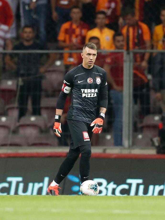 O Galatasaray'ın Vazgeçilmezi: Kaleci Performansıyla Herkesi Büyüleyen Fernando Muslera!