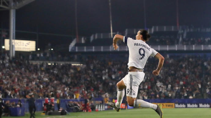 Bir Şehre Adını Sıkça Söz Ettiren Adam Zlatan Ibrahimoviçin Carlos Vela İle Nefes Kesen Maçın Öyküsü Sizlerle!
