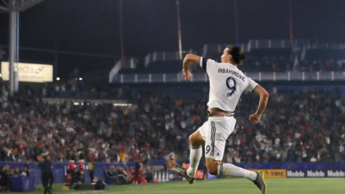 ''Bir Şehre Adını Sıkça Söz Ettiren Adam'' Zlatan Ibrahimoviç'in Carlos Vela İle Nefes Kesen Maçın Öyküsü Sizlerle!