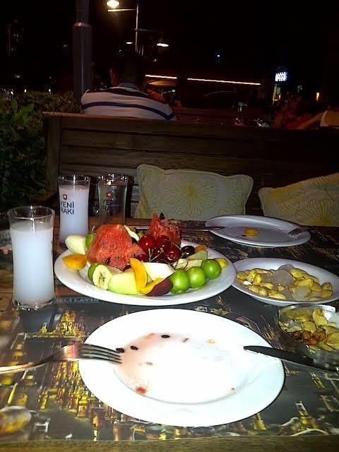 Kordon’da rakı ve buzlu badem