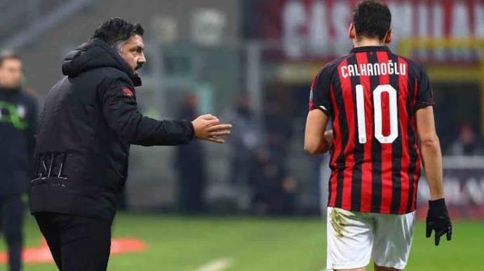 AC Milanın 10 Numarası: Hakan Çalhanoğlu!