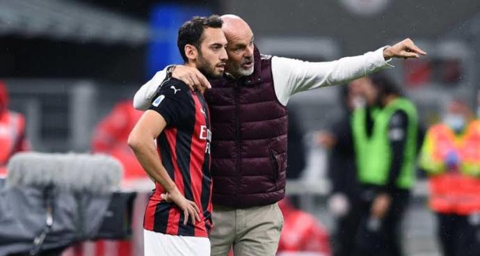 AC Milanın 10 Numarası: Hakan Çalhanoğlu!