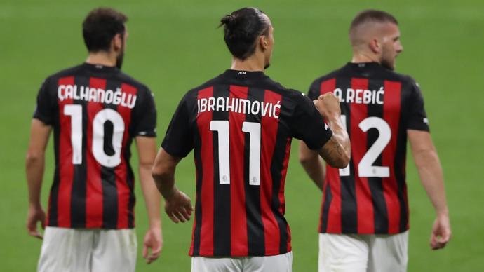 AC Milanın 10 Numarası: Hakan Çalhanoğlu!