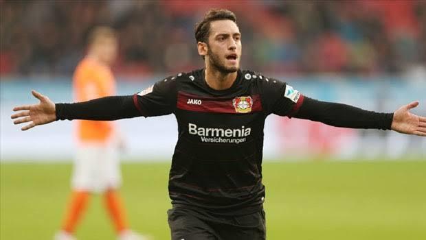 AC Milanın 10 Numarası: Hakan Çalhanoğlu!
