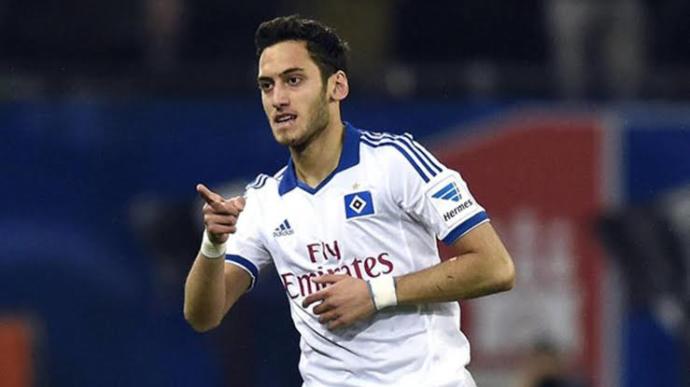 AC Milanın 10 Numarası: Hakan Çalhanoğlu!
