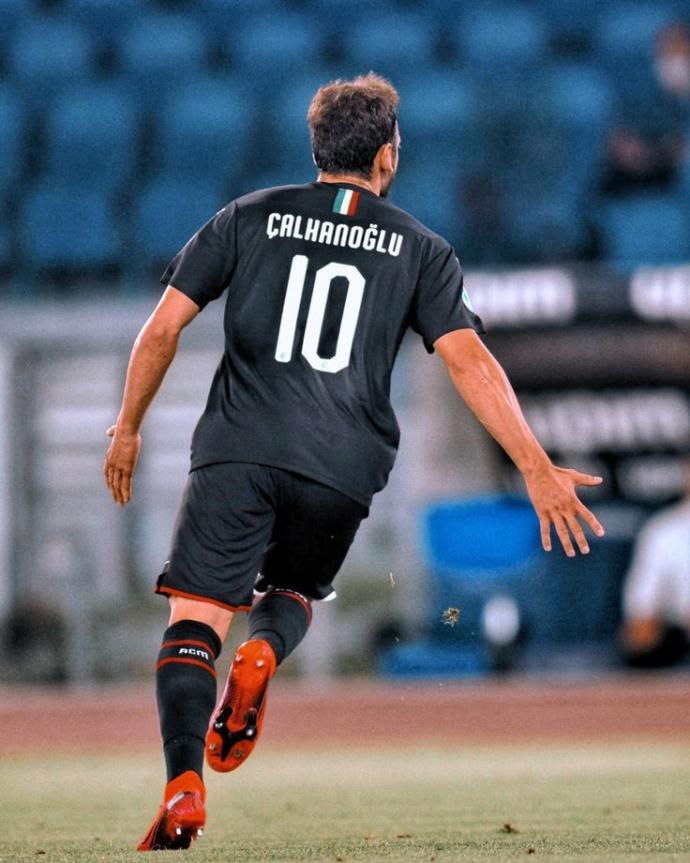 AC Milan'ın 10 Numarası: Hakan Çalhanoğlu!