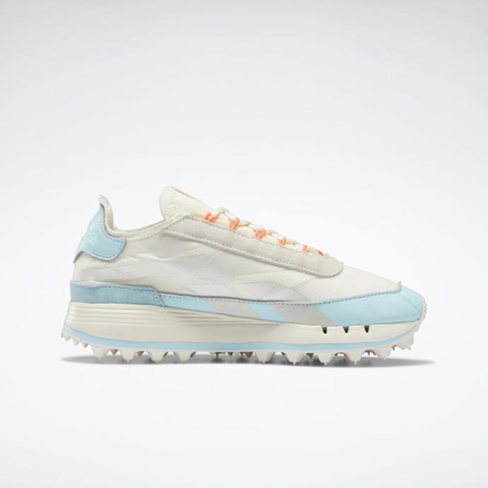 Orta tabandaki ince çizgi detayıyla, eski modayı yeni modayla buluşturan Reebok Classic Leather Legacy 83 Ayakkabı ile geçmişten bugüne ışınlan!