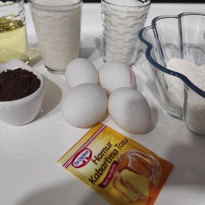 Midenizde Kelebekler Uçmasına, Gözlerinizden Kalpler Fışkırmasına Sebep Olacak Efsane Tatlı: Malaga Pasta
