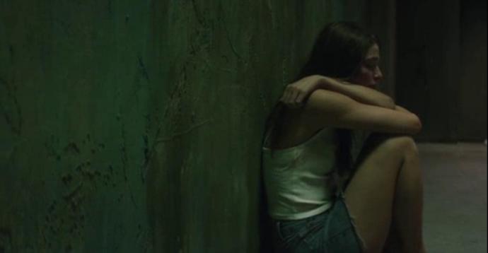 Hayalleri Yüzünden Babası Tarafından Bodrumda Esir Tutulan Bir Genç Kızın Acı Dolu Hikayesi: Girl in the Basement