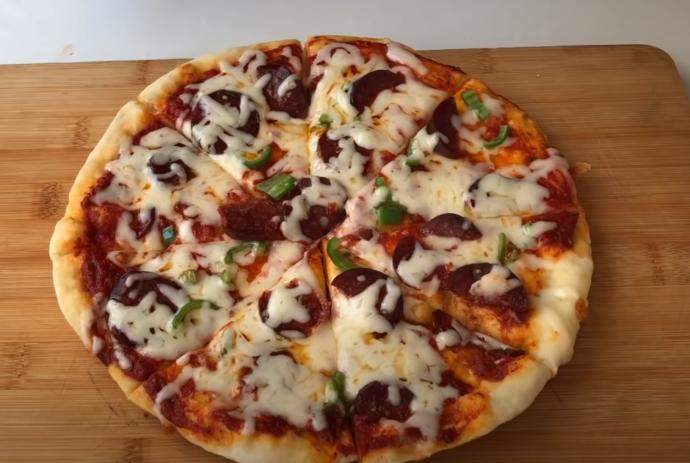 Evde 5 Dakikada Hazırlayabileceğiniz Pratik Pizza Tarifim