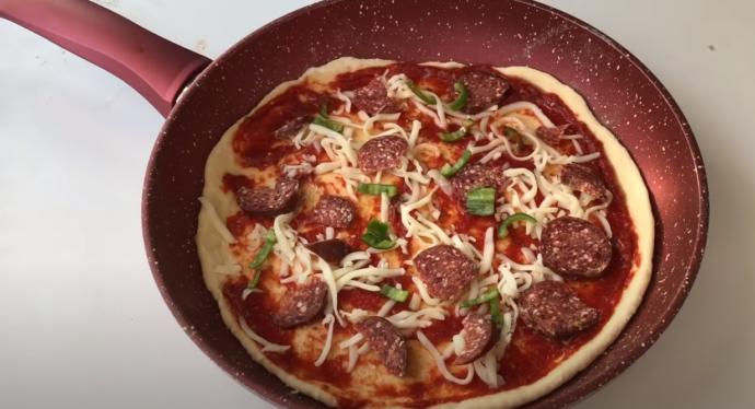 Evde 5 Dakikada Hazırlayabileceğiniz Pratik Pizza Tarifim