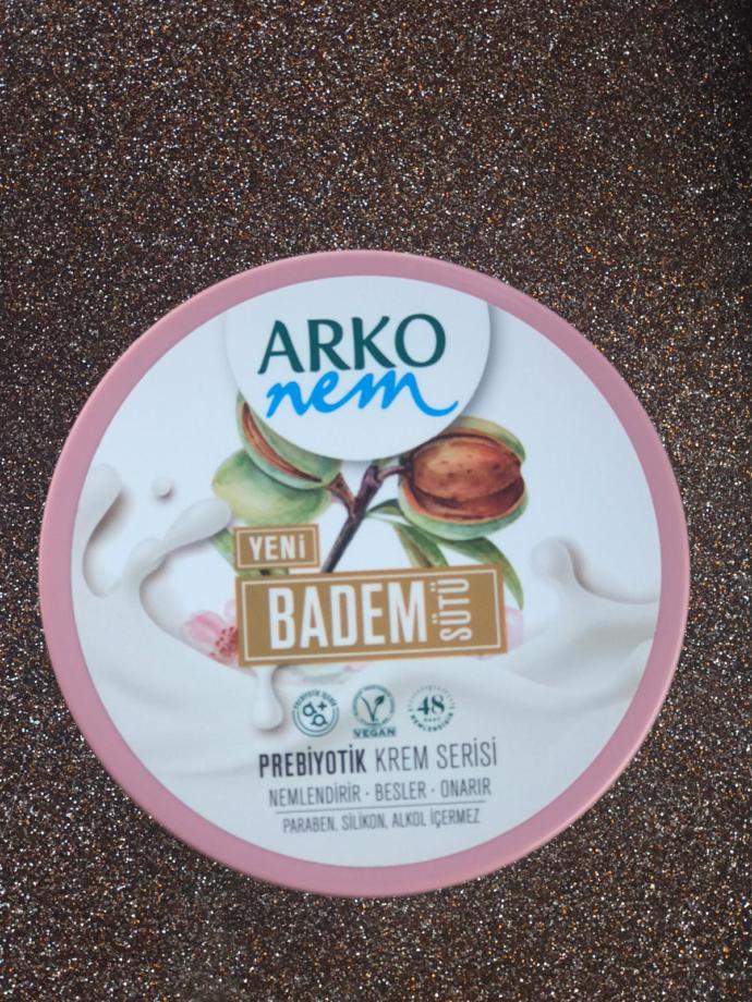 Her yerde benimle
