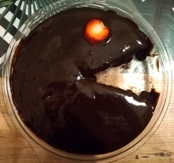 Canı Tatlı Çekip Üşenenlere Harika Bir Tarif: Yapması 15 dakika Süren Çikolata Soslu Kek 🤞