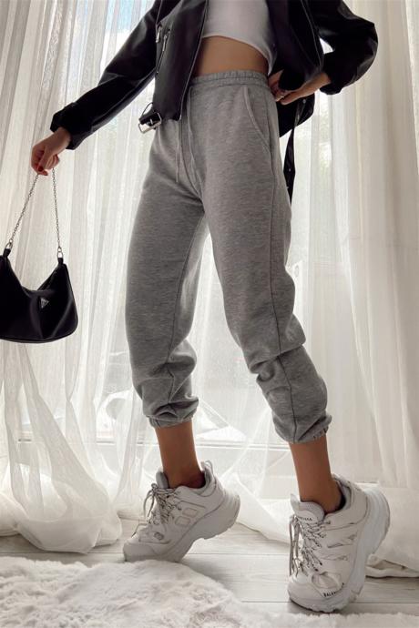 Spor Giyim Artık Sadece Sporda Değil, Her Yerde: Her Gün Giyebileceğiniz Spor Giyim Örnekleri