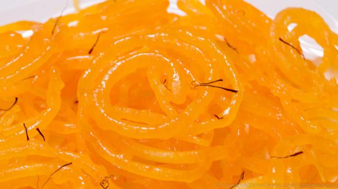 Şerbetli Tatlı Severler Buraya! Jalebi Çıtır Çıtır Hint Tatlısının Tarifi!