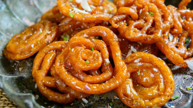 Şerbetli Tatlı Severler Buraya! Jalebi Çıtır Çıtır Hint Tatlısının Tarifi!
