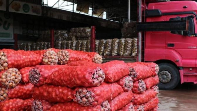 Birileri Saç Bakımına Mercedes'le Giderken Millete Patatesi Çok Görür!