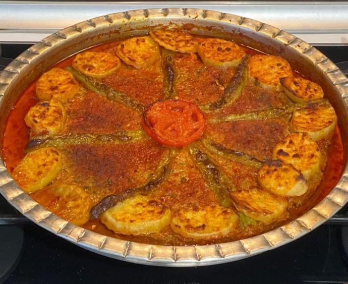 Kebap Hep Şişte Olacak Değil Ya: Enfes Tepsi Kebabı Tarifi